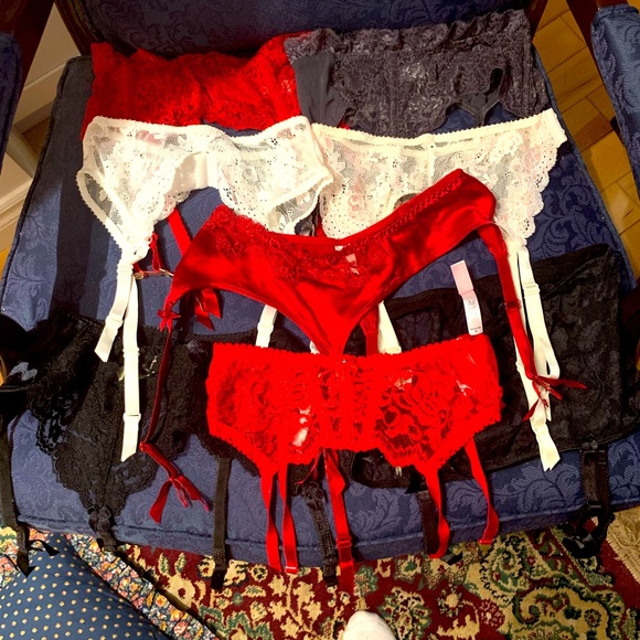 Garter belts - Picture 1 of 7